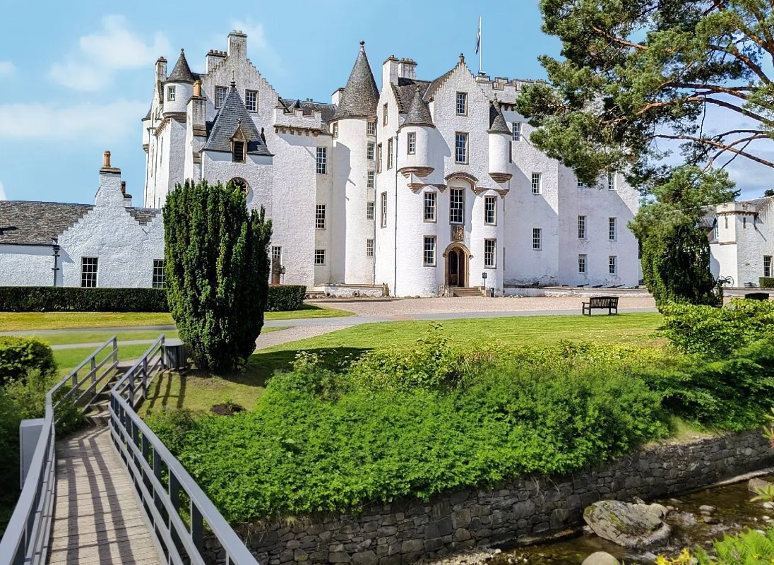 CASTLES & DRAMS