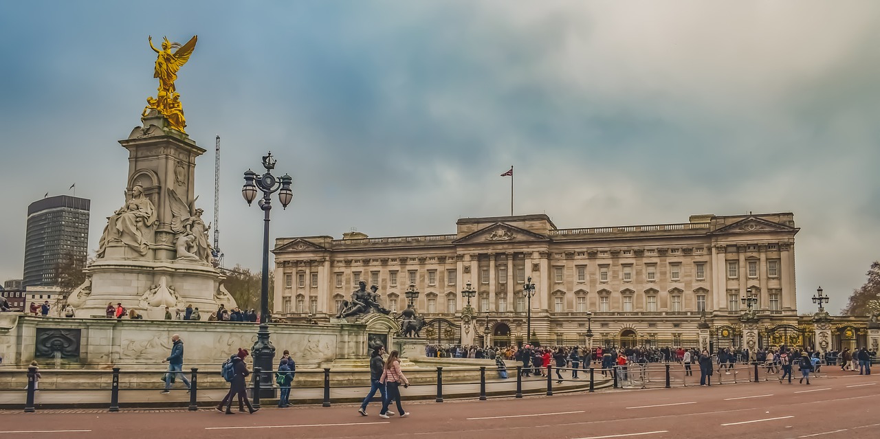 BUCKINGHAM PALACE  👑👑