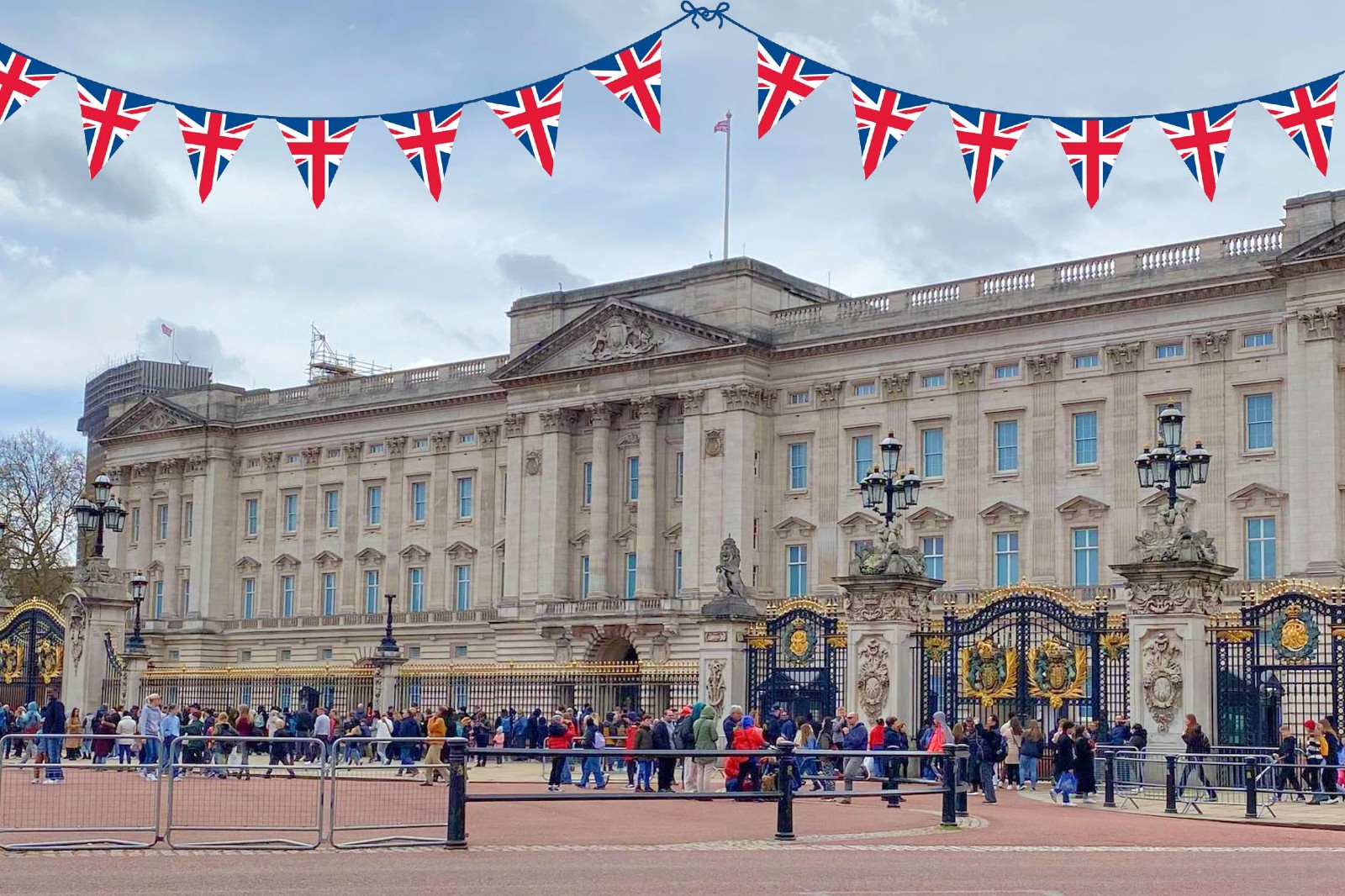 BUCKINGHAM PALACE  👑👑