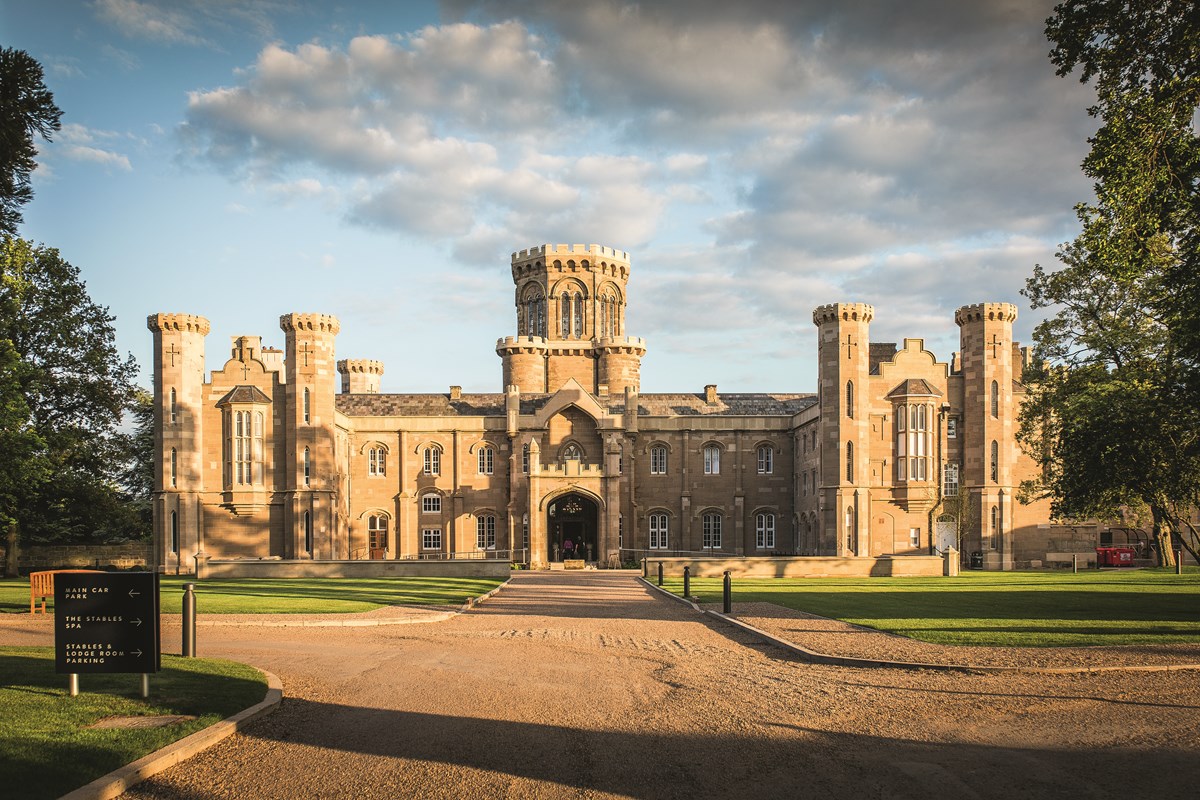 WARNERS - STUDLEY CASTLE AFTERNOON TEA & ENTERTAINMENT