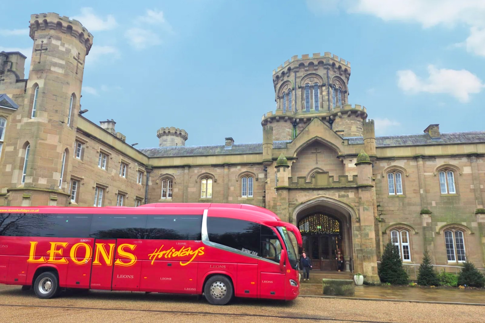 WARNERS - STUDLEY CASTLE SUMMER LUNCH & ENTERTAINMENT